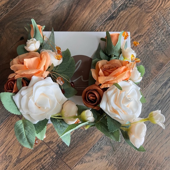 Ling’s Moment Corsages - Picture 2 of 5